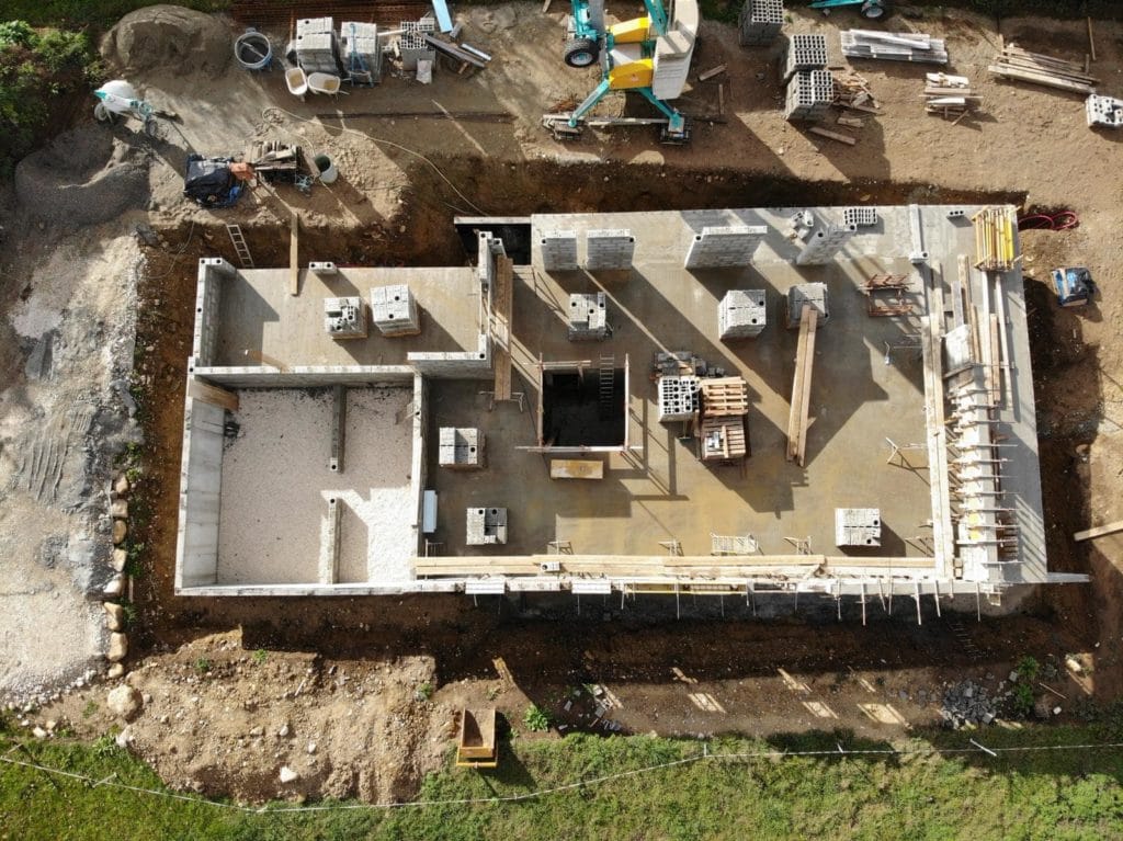 Construction d'une maison contemporaine à Quintal, Haute-Savoie par MS Habitat